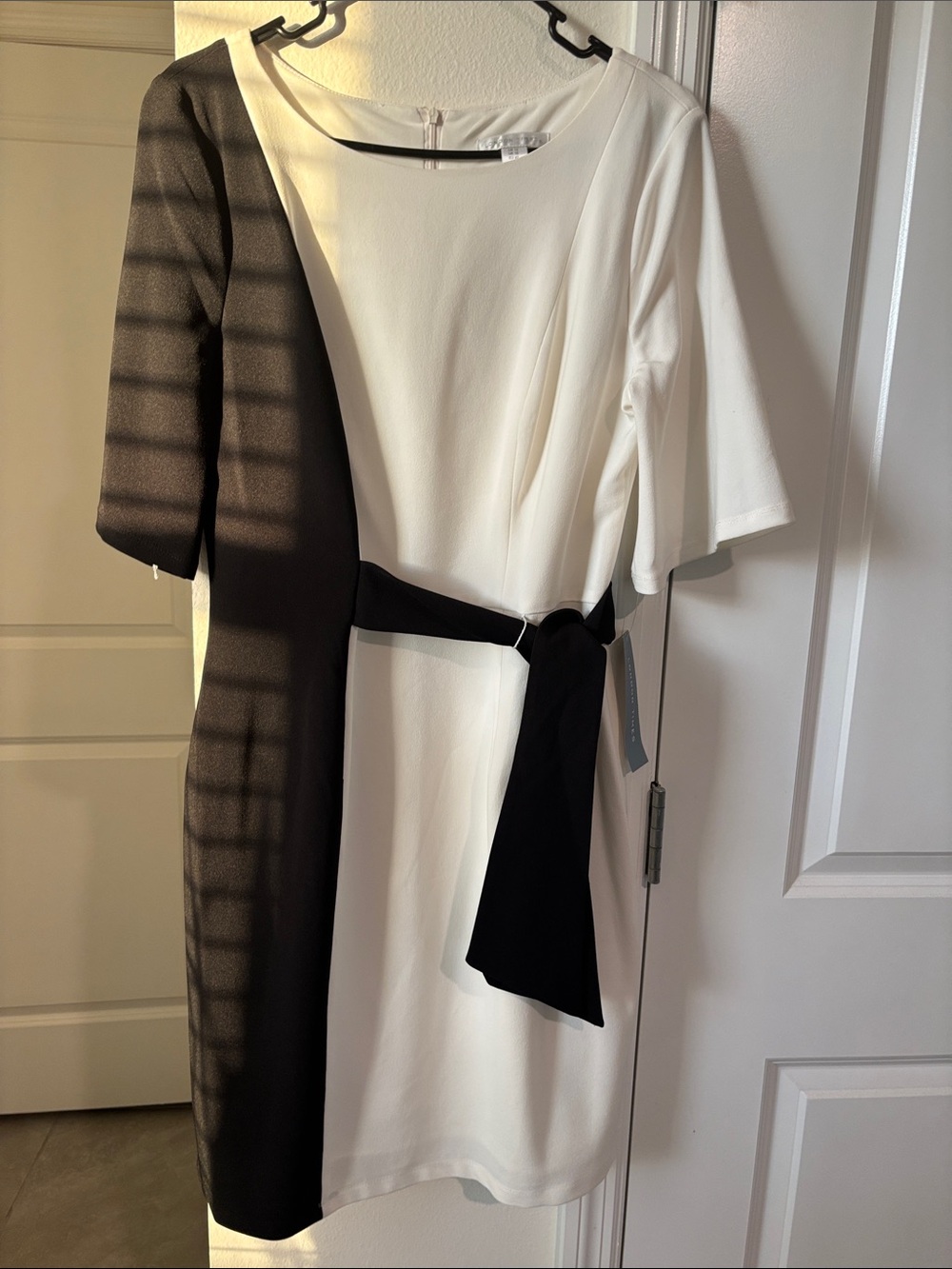 London Times Black and White Colorblock Midi Dress with Belt